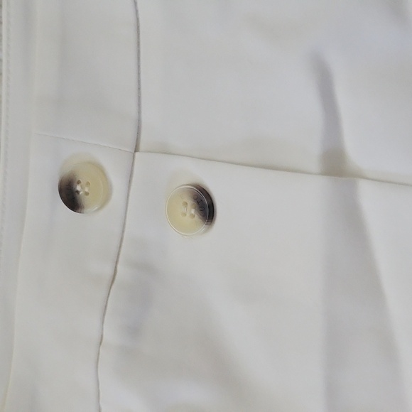 Vince Camuto Off- White Tailored Shorts with 6" Inseam - Picture 4 of 12